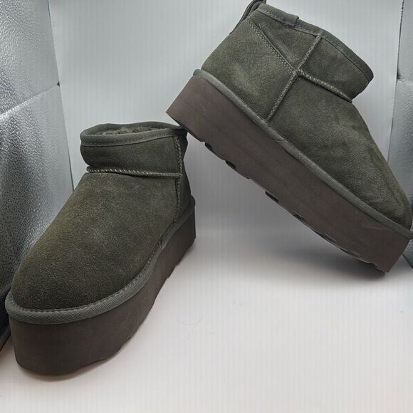 CUSHIONAIRE Hippy Womenβs Platform Ankle Bootsβ SIZE 9 OLIVE - Picture 6 of 7